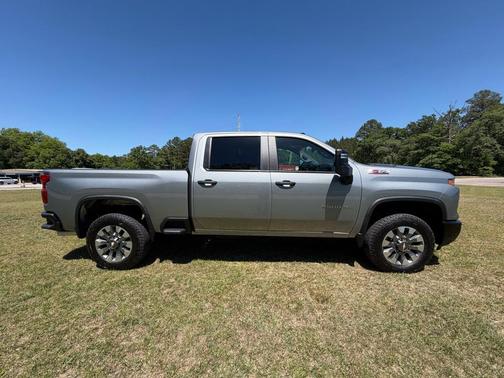 Sterling Gray Metallic 2026 Chevrolet Silverado 2500 Custom
