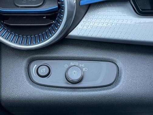 Mosaic Black Metallic 2026 Chevrolet Trax LT