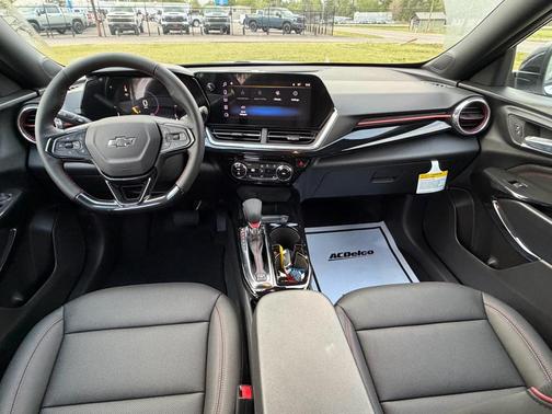 Summit White 2026 Chevrolet Trax 2RS