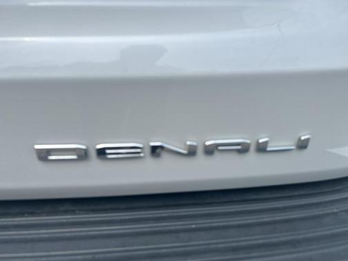 White Frost Tri-Coat 2023 GMC Yukon Denali
