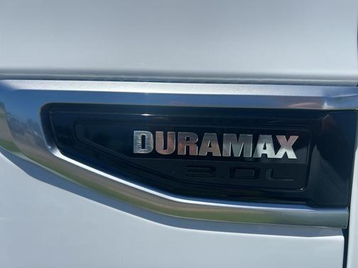 Summit White 2023 GMC Yukon Denali