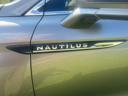 Mocha 2020 Lincoln Nautilus Reserve