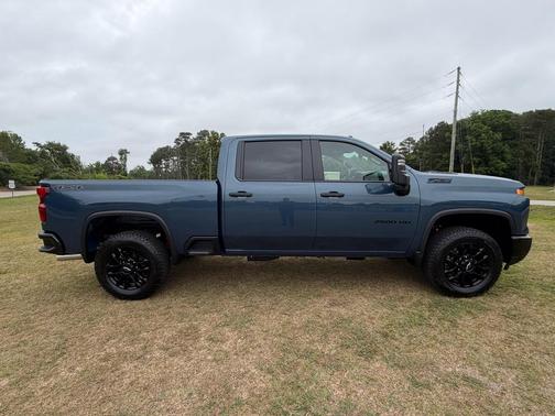 Lakeshore Blue Metallic 2026 Chevrolet Silverado 2500 Custom