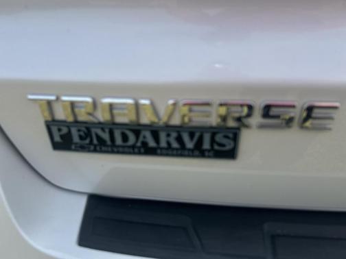 Iridescent Pearl Tricoat 2017 Chevrolet Traverse 1LT