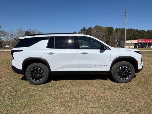 Polar White 2026 Chevrolet Traverse Z71