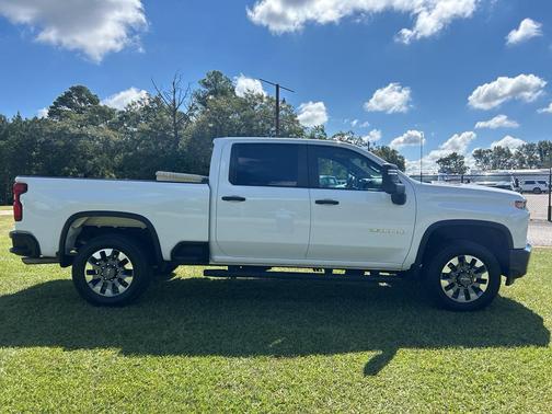 2022 Chevrolet Silverado 2500 Custom
