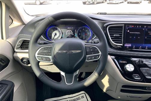 2023 Chrysler Pacifica Touring-L