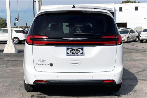 2023 Chrysler Pacifica Touring-L