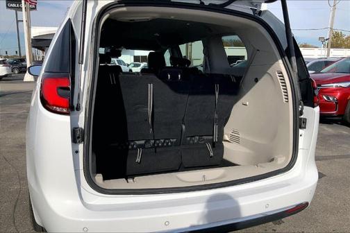 2023 Chrysler Pacifica Touring-L