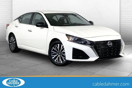 Glacier White 2025 Nissan Altima SV