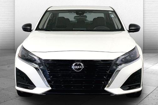 Glacier White 2025 Nissan Altima SV