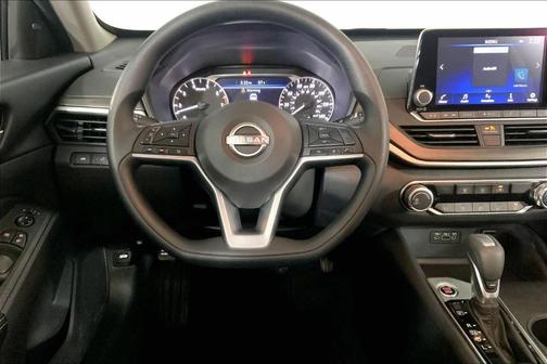 Glacier White 2025 Nissan Altima SV