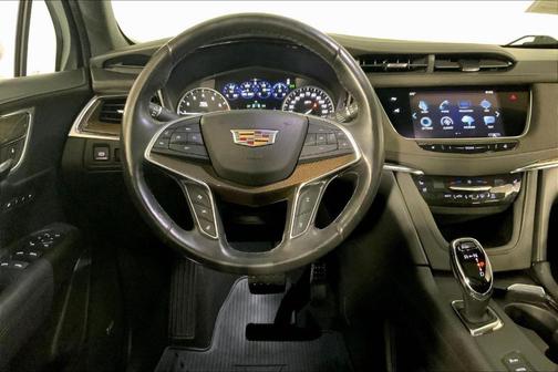 Radiant Silver Metallic 2017 Cadillac XT5 Platinum