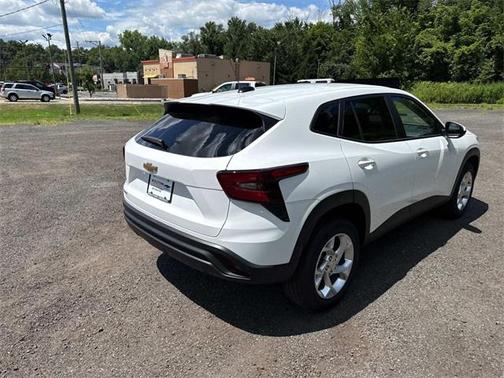 2025 Chevrolet Trax LS