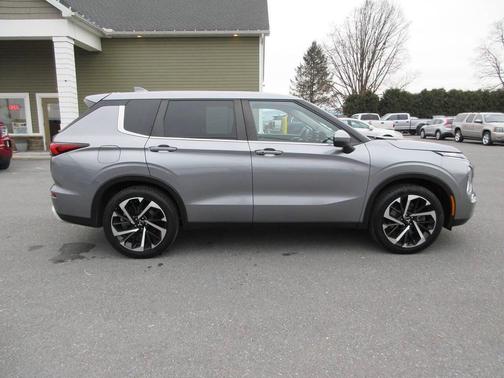 2022 Mitsubishi Outlander SE