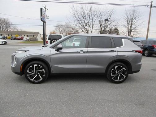 2022 Mitsubishi Outlander SE