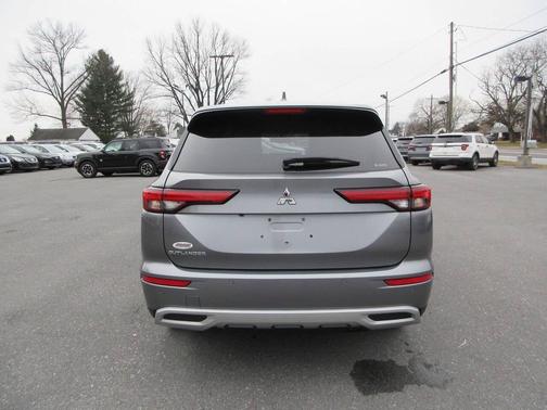 2022 Mitsubishi Outlander SE