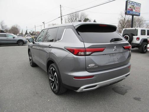 2022 Mitsubishi Outlander SE