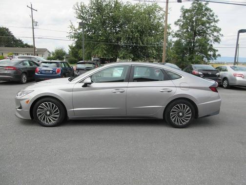 2022 Hyundai SONATA Hybrid SE