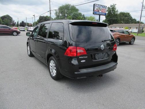 2012 Volkswagen Routan SE