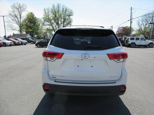 2017 Toyota Highlander SE