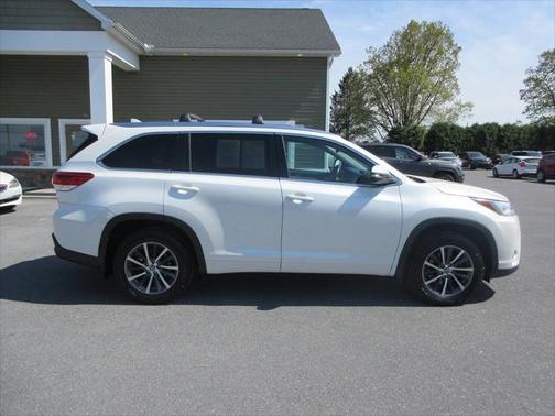 2017 Toyota Highlander SE