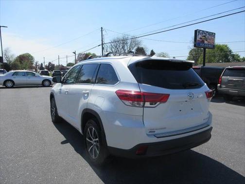 2017 Toyota Highlander SE
