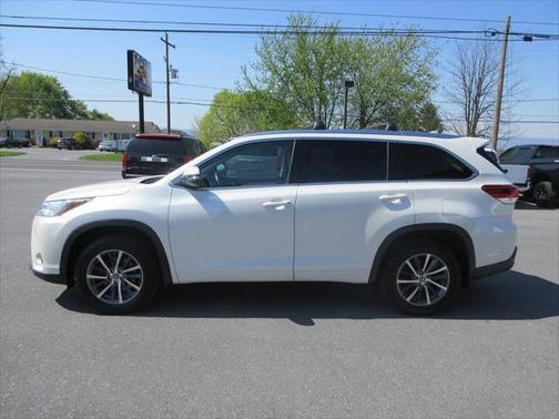 2017 Toyota Highlander SE