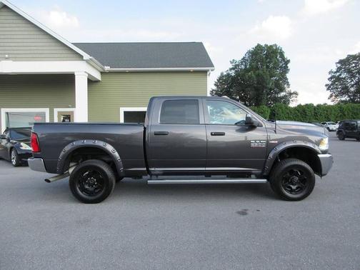 2018 RAM 2500 Tradesman Crew Cab 4x4 6'4' Box