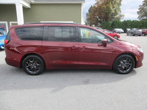 2018 Chrysler Pacifica Touring-L