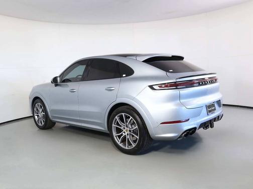 Dolomite Silver Metallic 2025 Porsche Cayenne