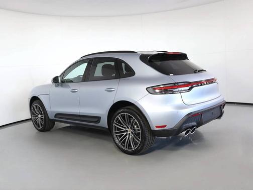 Dolomite Silver Metallic 2026 Porsche Macan