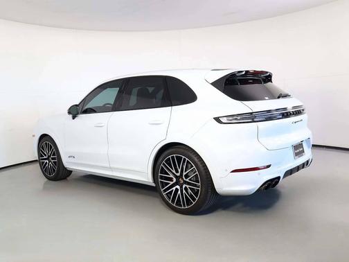 Carrara White Metallic 2025 Porsche Cayenne