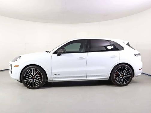 Carrara White Metallic 2025 Porsche Cayenne