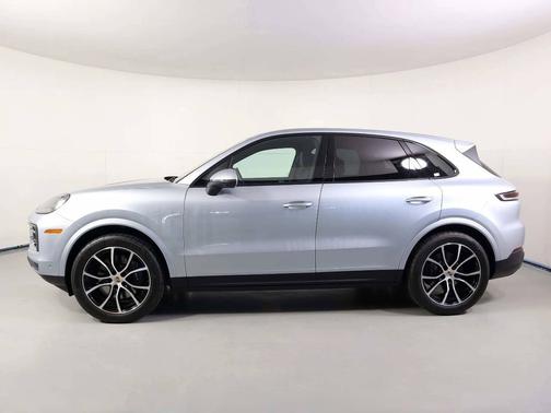 Dolomite Silver Metallic 2025 Porsche Cayenne