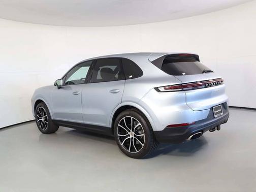 Dolomite Silver Metallic 2025 Porsche Cayenne