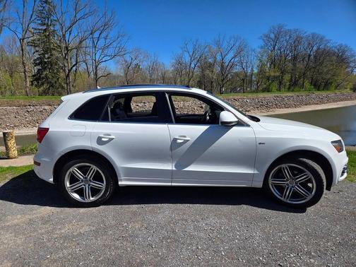 Ibis White 2011 Audi Q5 Premium Plus
