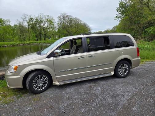 Cashmere/Sandstone Pearlcoat 2014 Chrysler Town & Country Touring-L