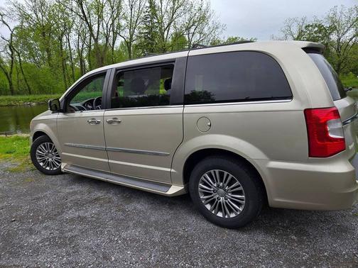 Cashmere/Sandstone Pearlcoat 2014 Chrysler Town & Country Touring-L