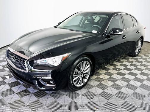 2022 INFINITI Q50 LUXE