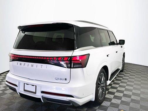 2025 INFINITI QX80 SENSORY