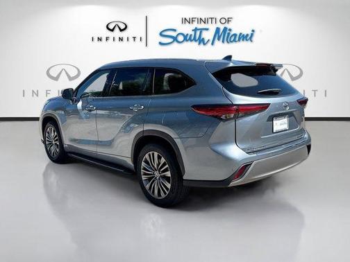2022 Toyota Highlander Platinum
