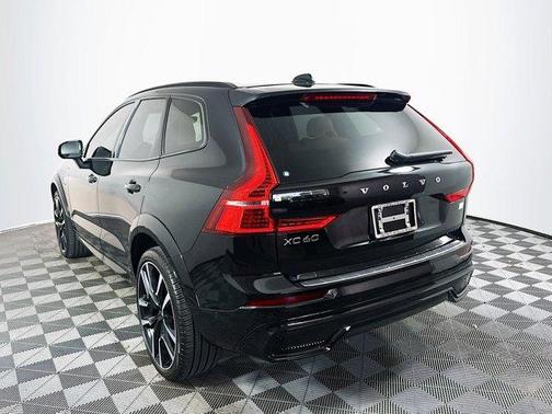 2024 Volvo XC60 Recharge Plug-In Hybrid T8 Ultimate Dark Theme