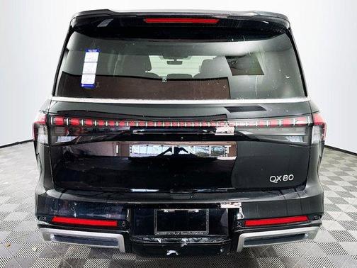 2025 INFINITI QX80 Luxe