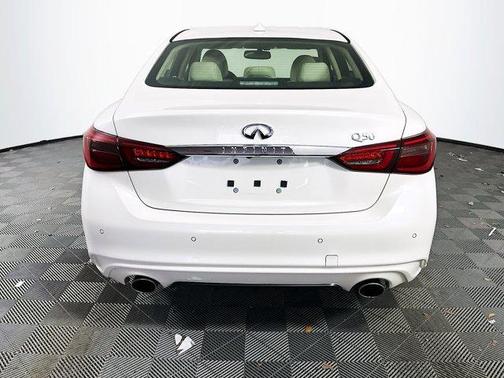 2022 INFINITI Q50 LUXE