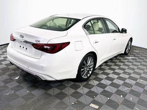 2022 INFINITI Q50 LUXE