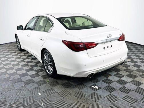 2022 INFINITI Q50 LUXE