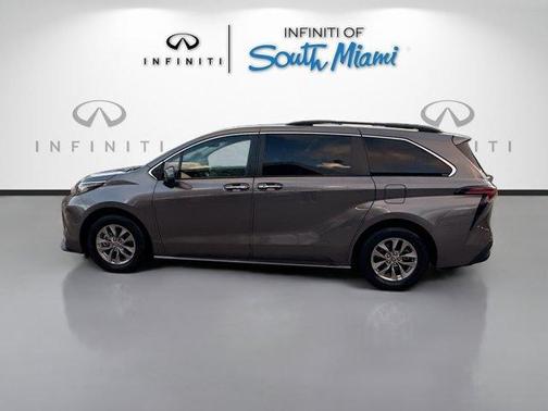 2022 Toyota Sienna XLE