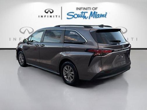 2022 Toyota Sienna XLE