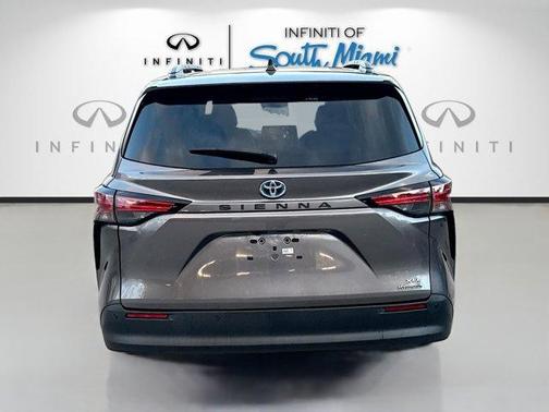 2022 Toyota Sienna XLE